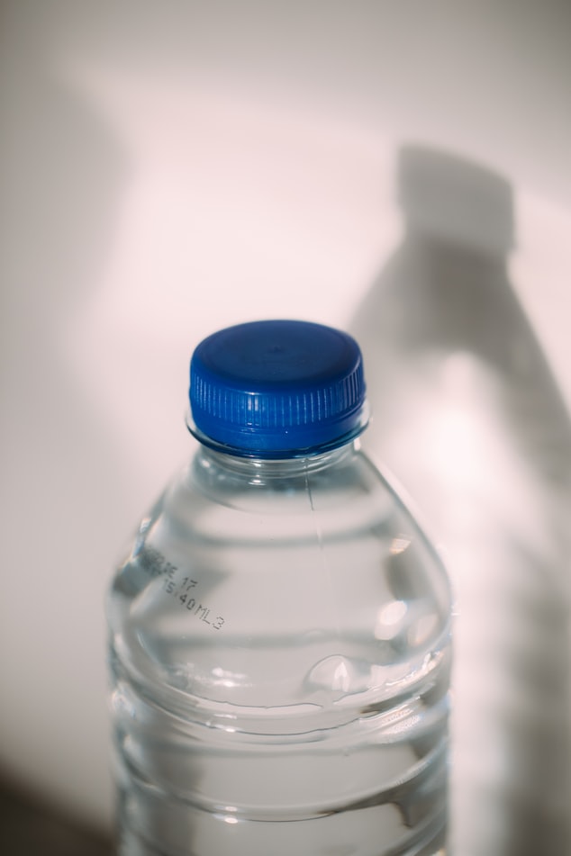 bottiglia plastica tappo blu.jpg